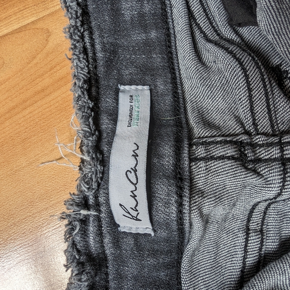 Distressed RanCan Jeans - Picture 5 of 6
